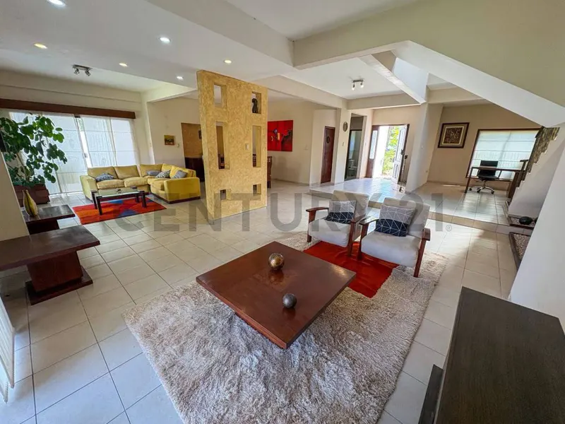 Foto 20 de Casa en Alquiler en Condominio Jardines del Urubo