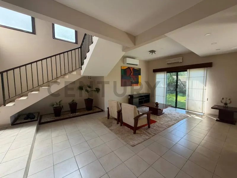 Foto 8 de Casa en Alquiler en Condominio Jardines del Urubo