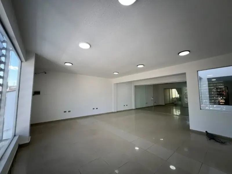 Foto 7 de Edificio Corporativo en Alquiler El 1er Anillo