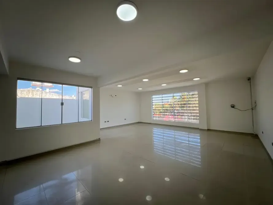 Foto 4 de Edificio Corporativo en Alquiler El 1er Anillo