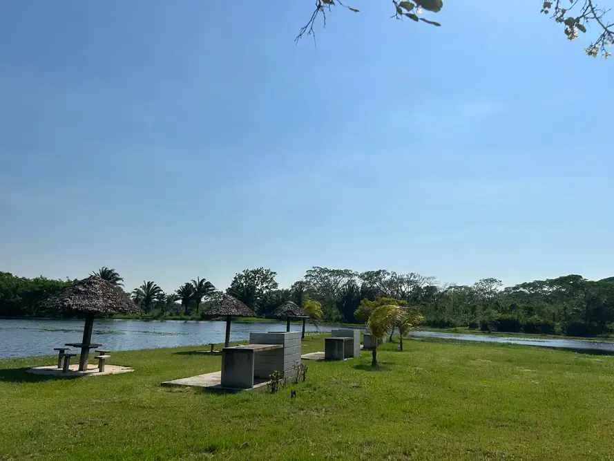 Foto 5 de Terreno de en venta en Urbanización Laguna Norte – Warnes