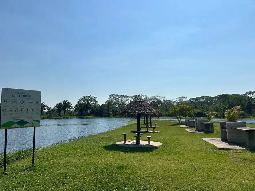 Foto 8 de Terreno de en venta en Urbanización Laguna Norte – Warnes