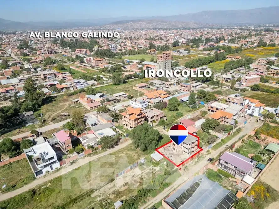 Foto 5 de Casa de 3 Pisos en Construccion, Zona Iquircollo