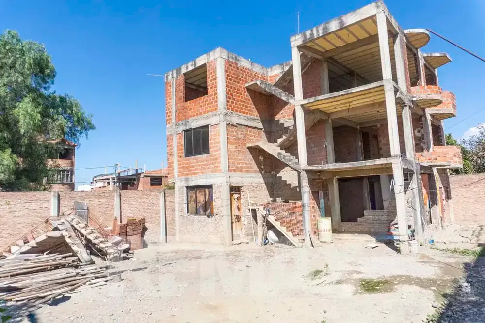 Foto 18 de Casa de 3 Pisos en Construccion, Zona Iquircollo