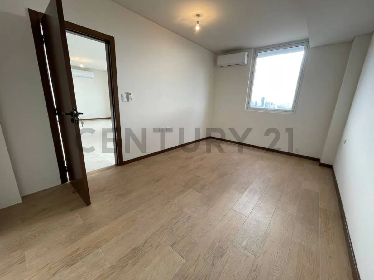 Foto 9 de Departamento en Alquiler – Macororó 16-17