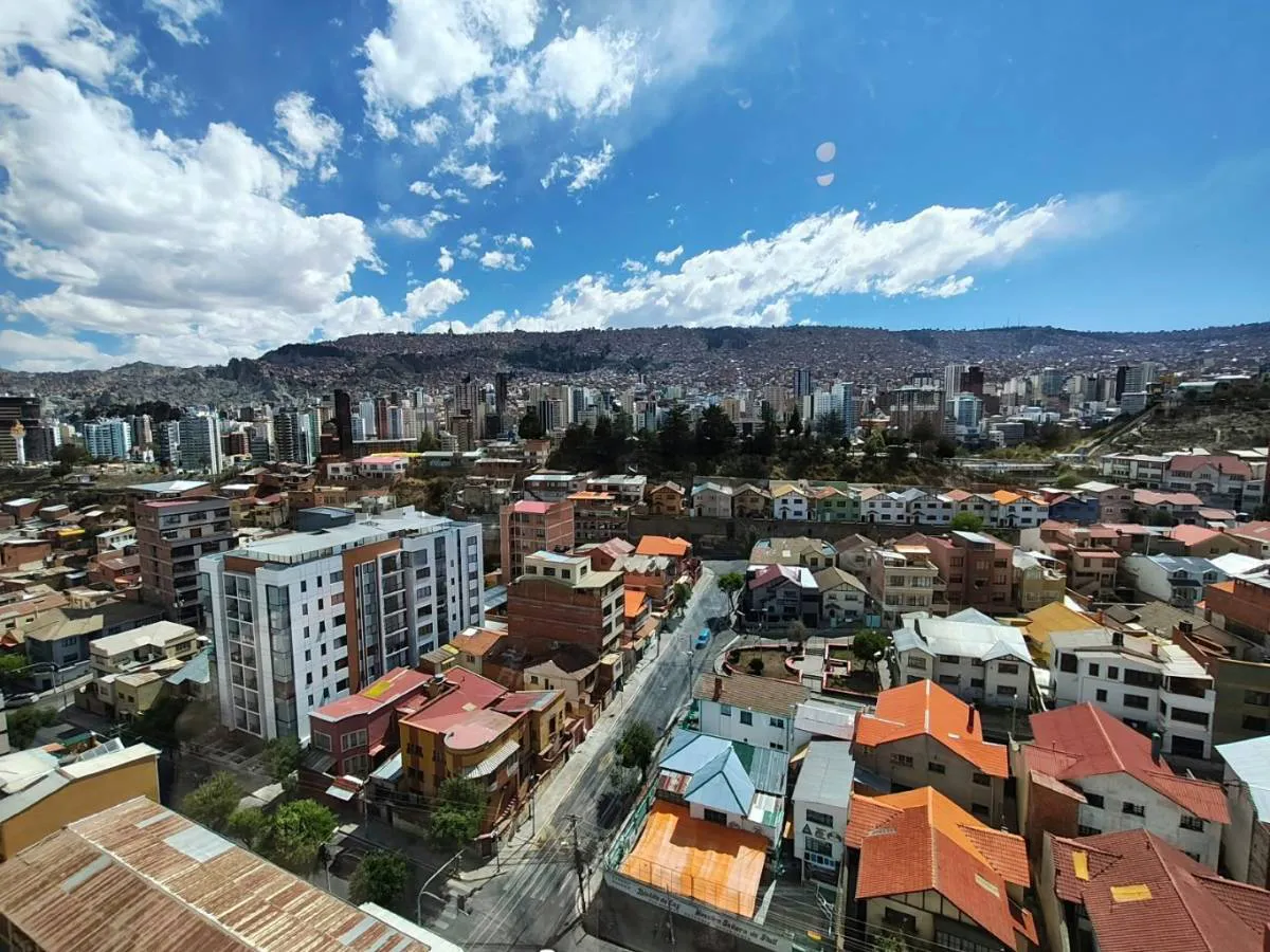 Foto 3 de Departamento en alquiler en Miraflores,Av.Saavedra entre Villalobos yDiaz Romero