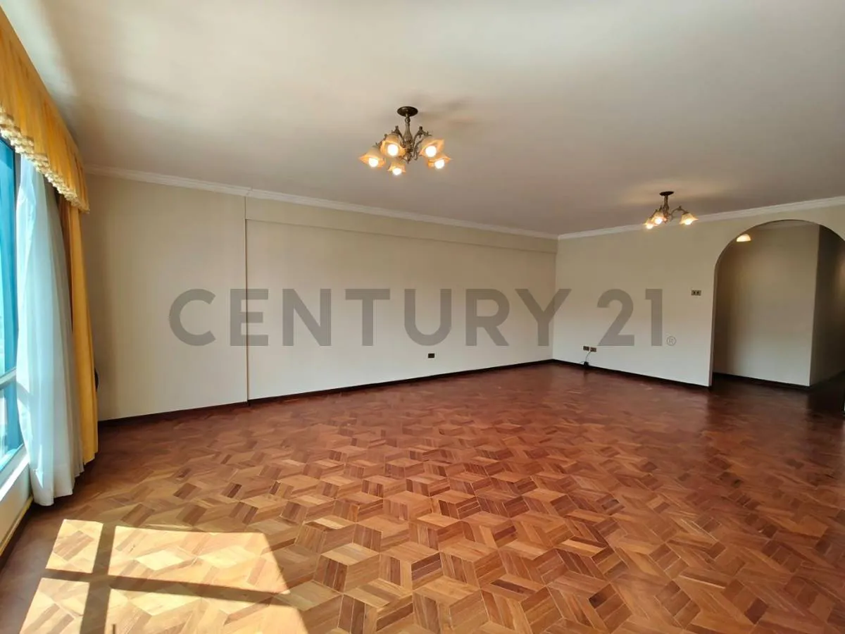 Foto 5 de Departamento en alquiler en Miraflores,Av.Saavedra entre Villalobos yDiaz Romero