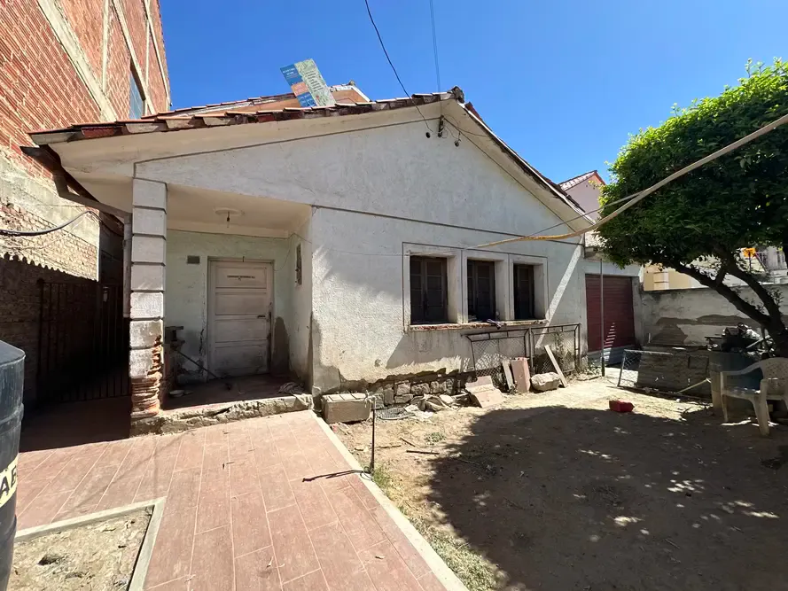 Foto 1 de Casa en Venta Como Terreno - Barrio Ingavy