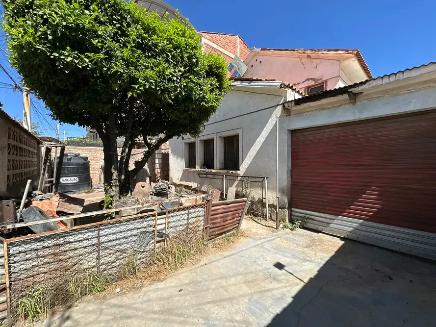 Foto 2 de Casa en Venta Como Terreno - Barrio Ingavy