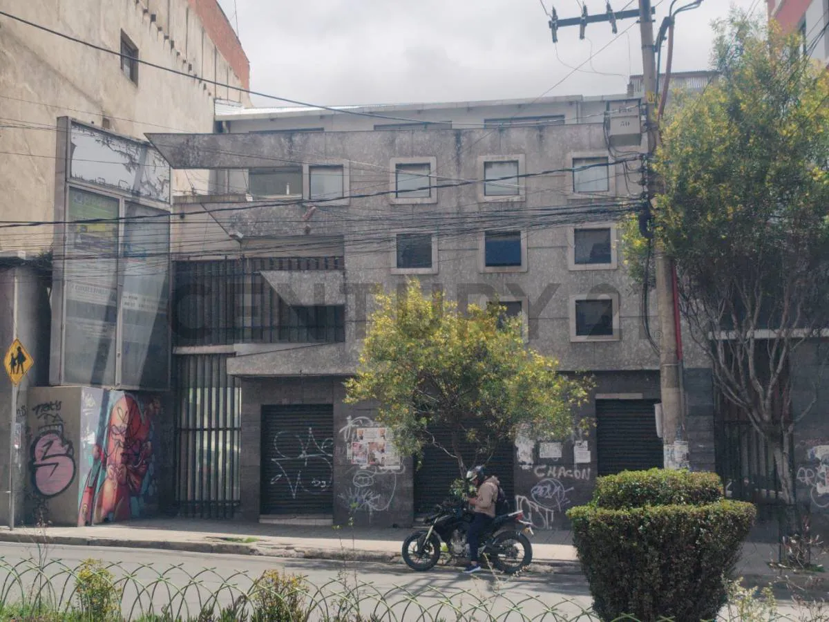 Foto 2 de Venta de dos edificios comerciales y casa con galpones, Avenida Montes
