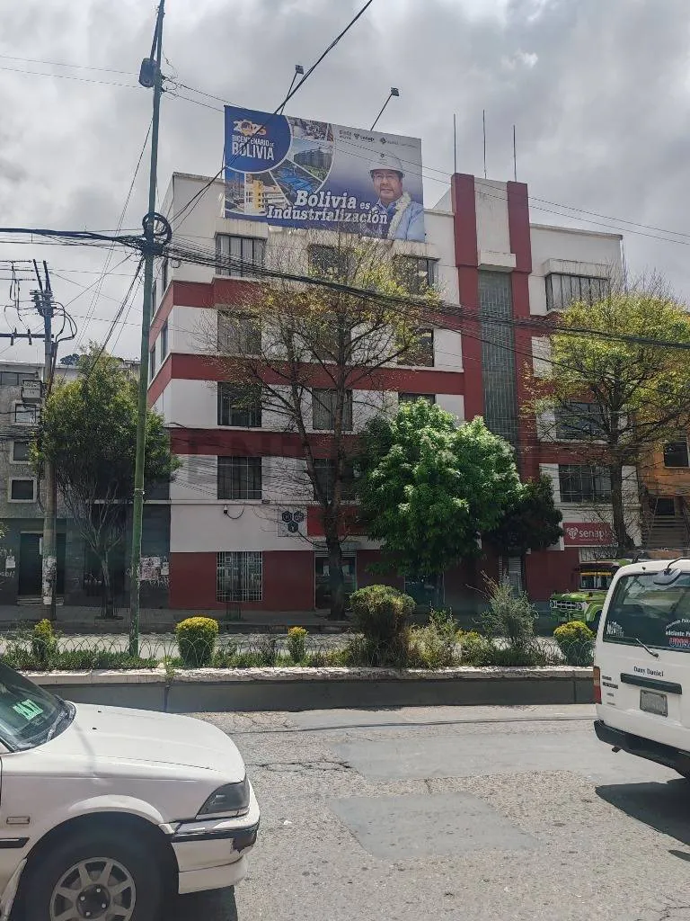 Foto 1 de Venta de dos edificios comerciales y casa con galpones, Avenida Montes