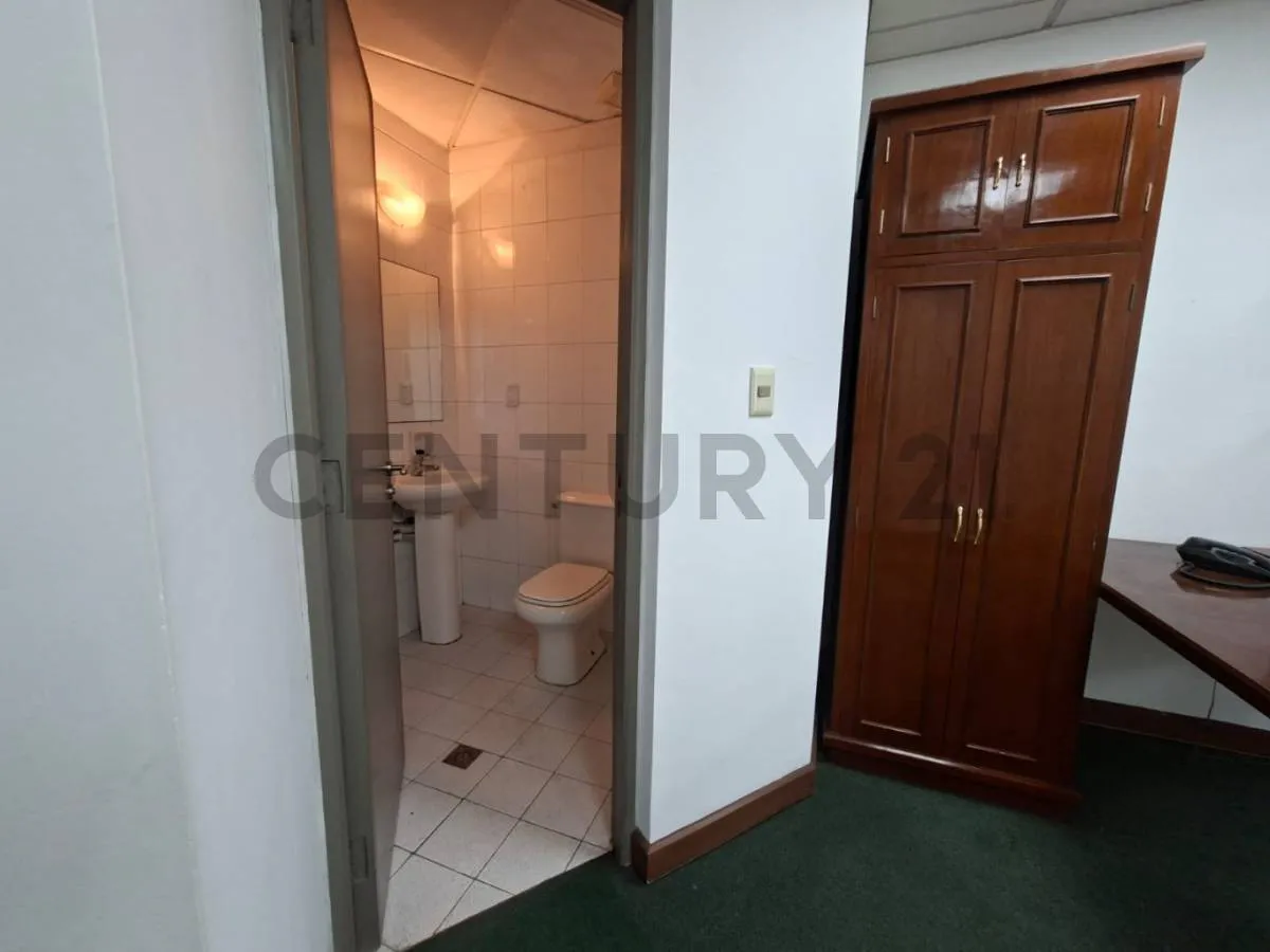 Foto 3 de Exclusivo Consultorio Médico en Venta | Calacoto