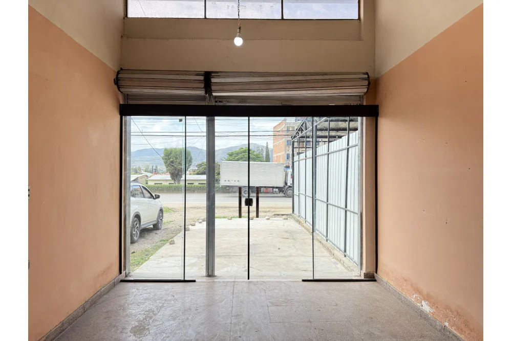 Foto 5 de Local Comercial en Alquiler Sobre Av. Villazón Km 7