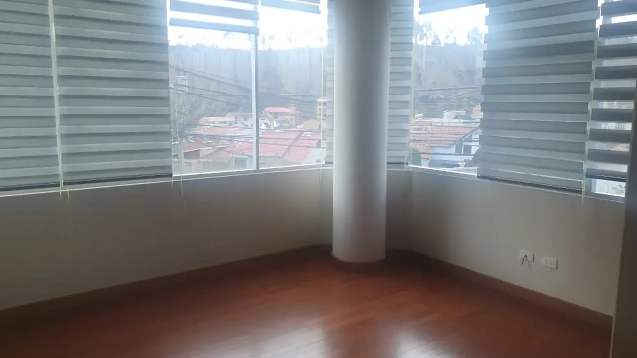 Foto 2 de Departamento en Alquiler en Calacoto
