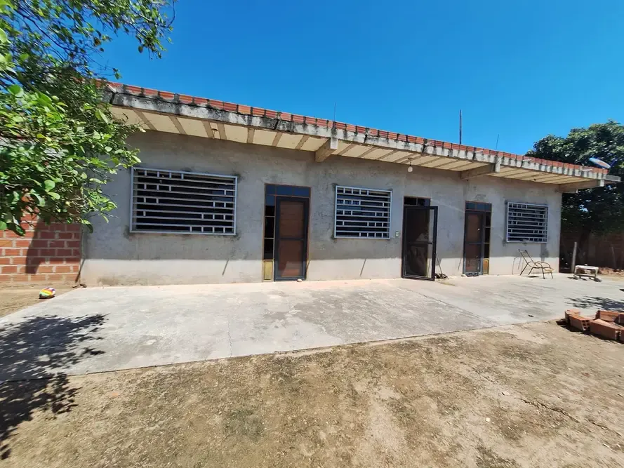 Foto 2 de Casa en Venta en La Avenida Lujan a una cuadra