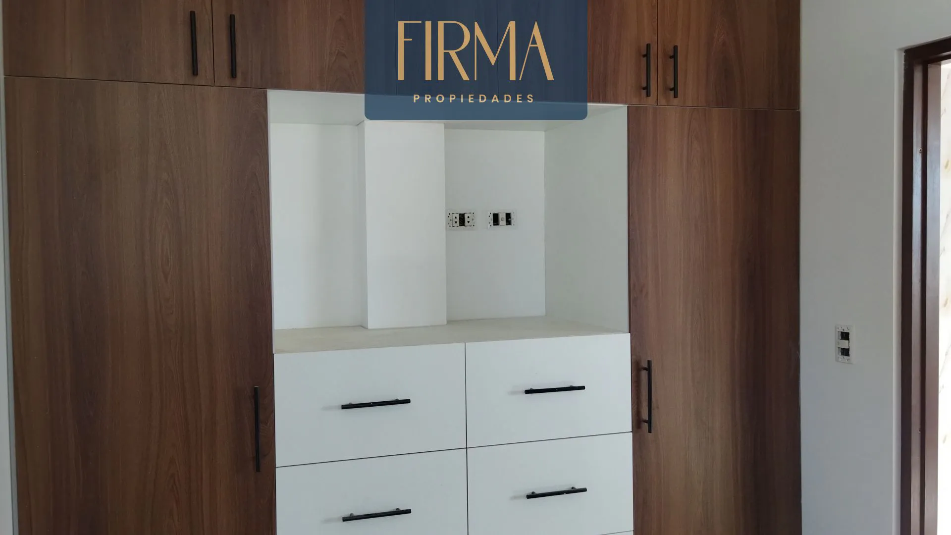 Foto 3 de Compra Esta Casa en Condominio Privado en Los Rosales de Alto Calacoto