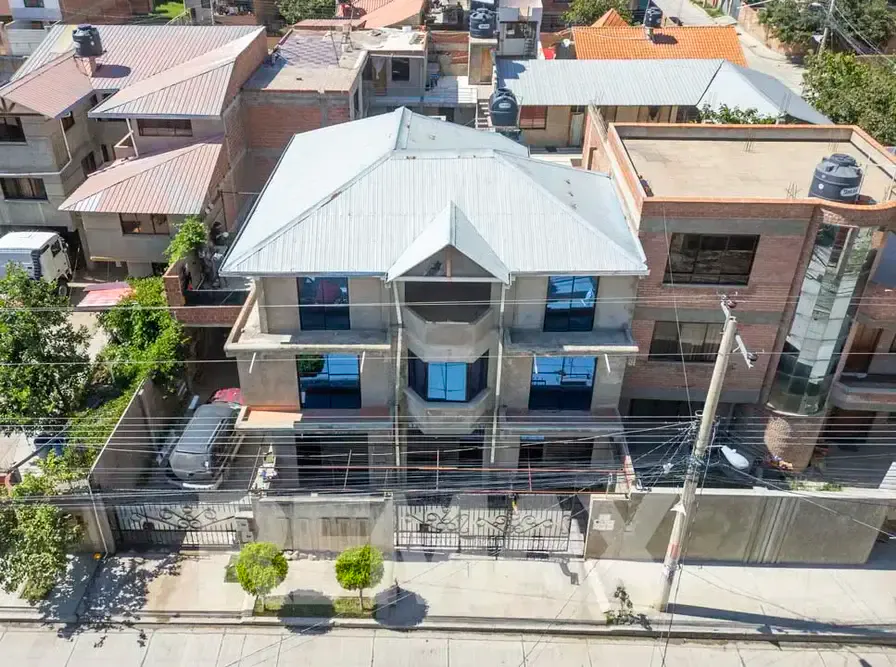 Foto 4 de Viva en paz, seguridad y comunidad: Casa exclusiva a pasos de la Universidad Adventista de Bolivia
