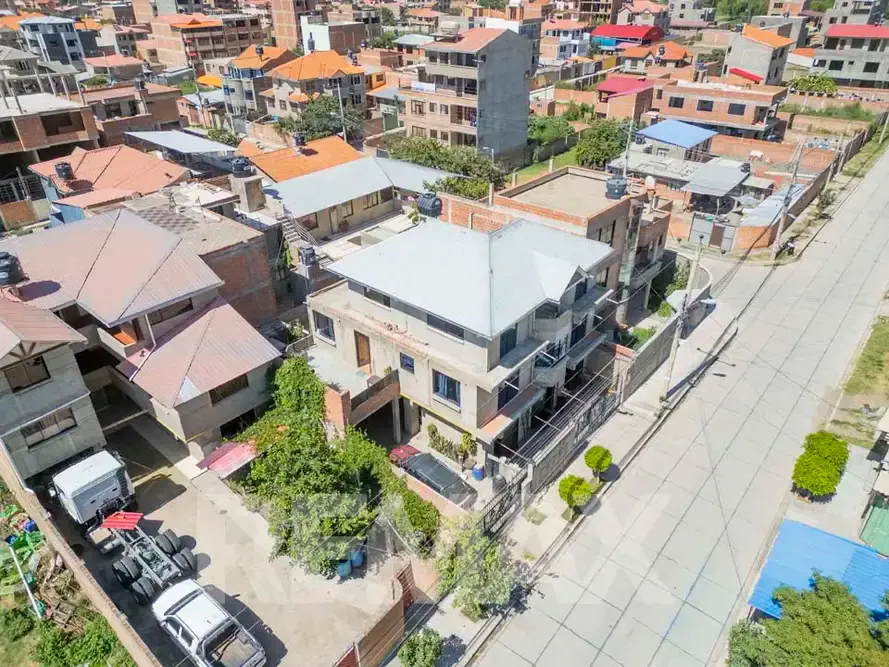 Foto 3 de Viva en paz, seguridad y comunidad: Casa exclusiva a pasos de la Universidad Adventista de Bolivia
