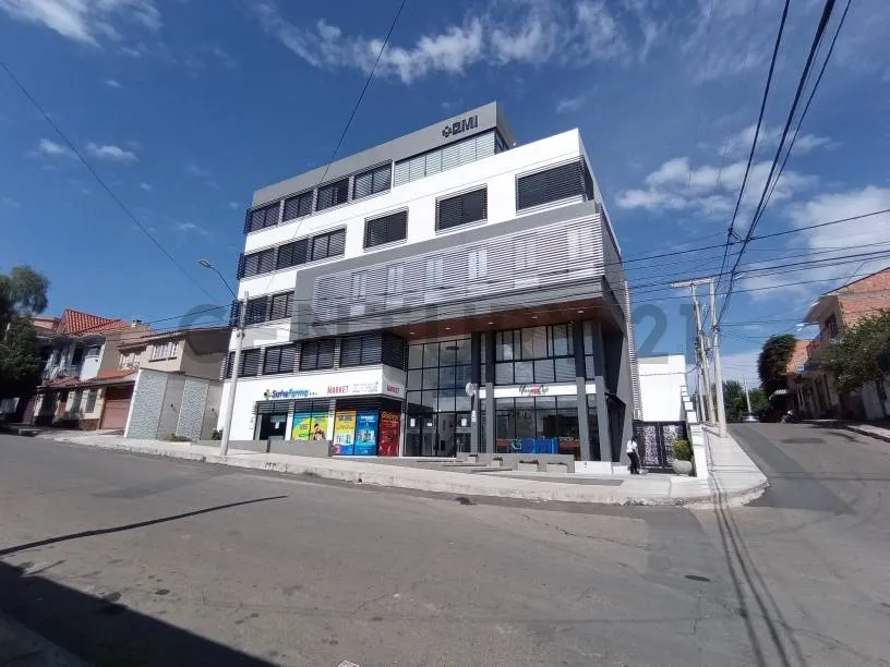 Foto 1 de En Venta Hermoso Consultorio a Estrenar en Moderno Edificio Medico