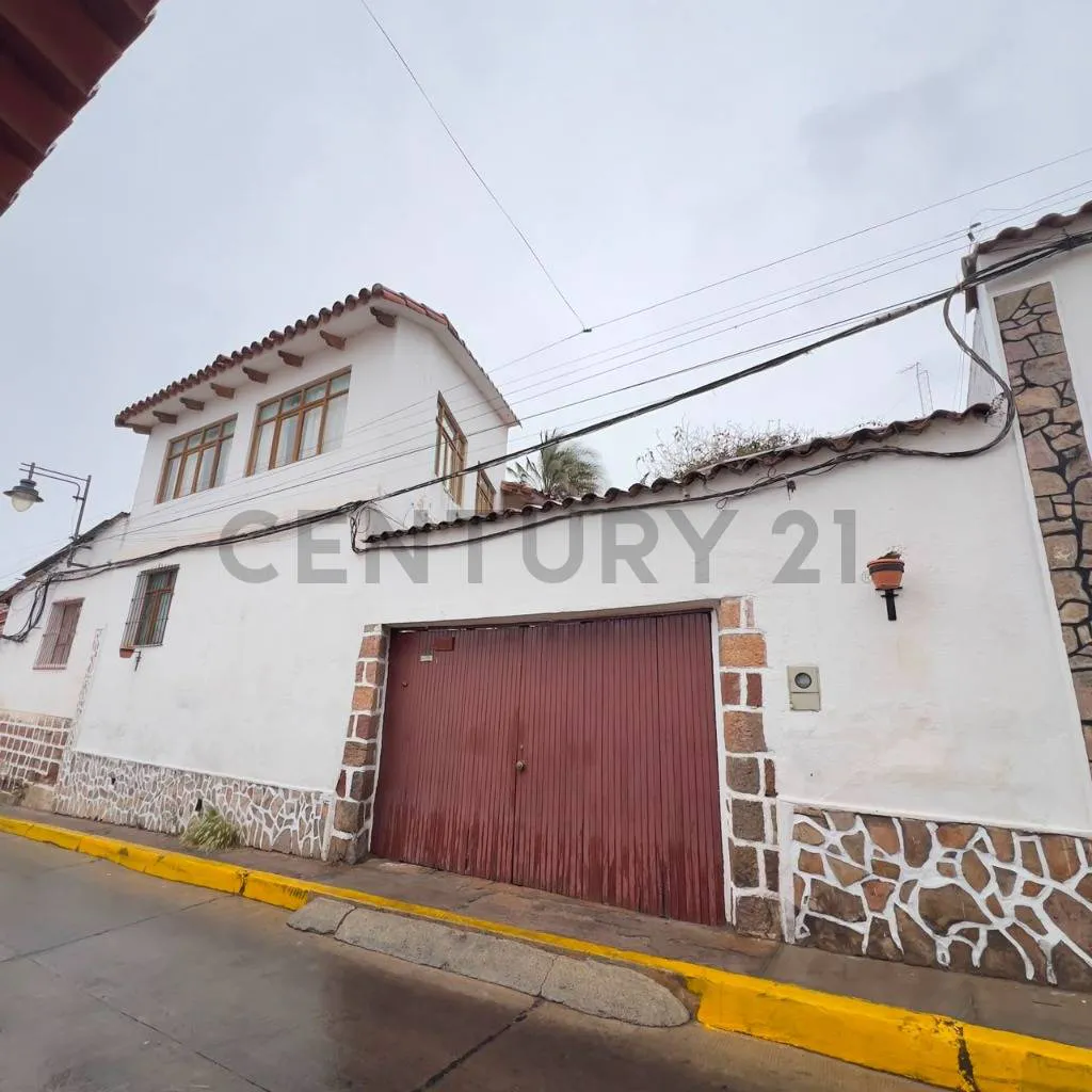 Foto 2 de Terreno con Construccion en Venta