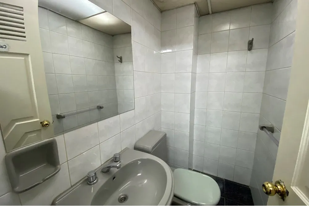 Foto 7 de Amplia Oficina en Alquiler Av. Santa Cruz y Beni