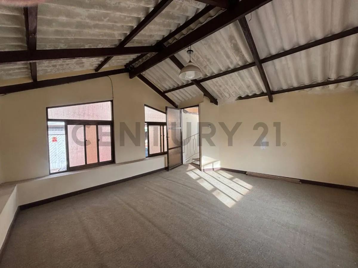 Foto 2 de Casa Comercial Tipo Galpón en Alquiler – Zona Terminal