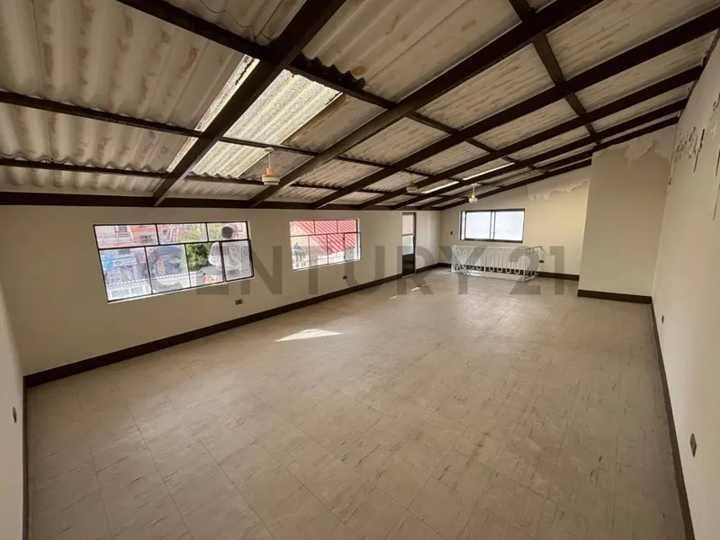 Foto 11 de Casa Comercial Tipo Galpón en Alquiler – Zona Terminal