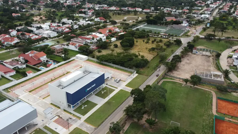 Foto 5 de Terreno comercial de 10.000 m² en Urubó sobre avenida principal y alto flujo