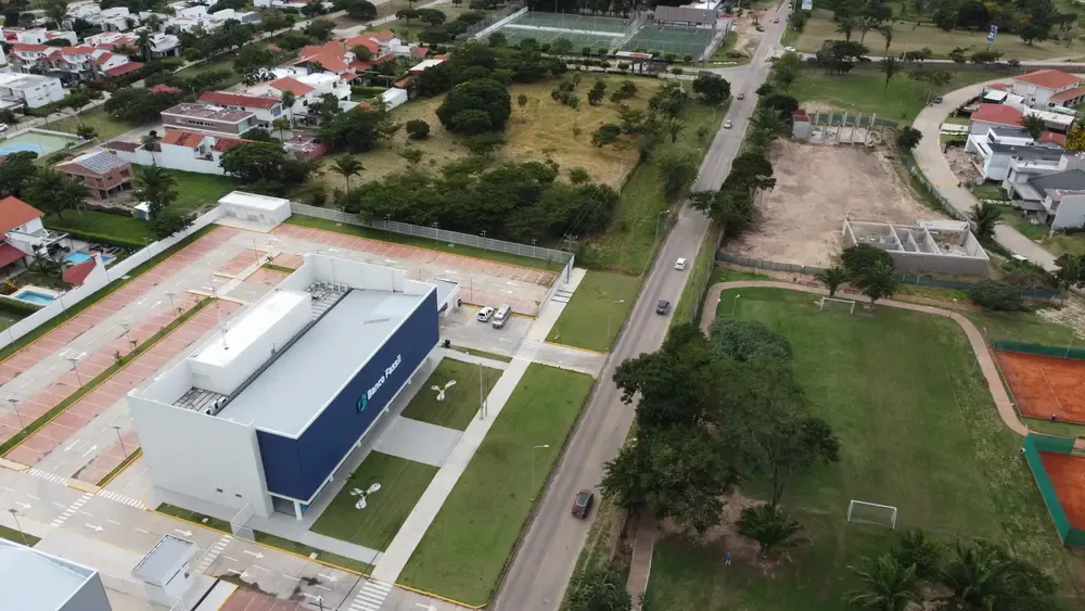 Foto 4 de Terreno comercial de 10.000 m² en Urubó sobre avenida principal y alto flujo