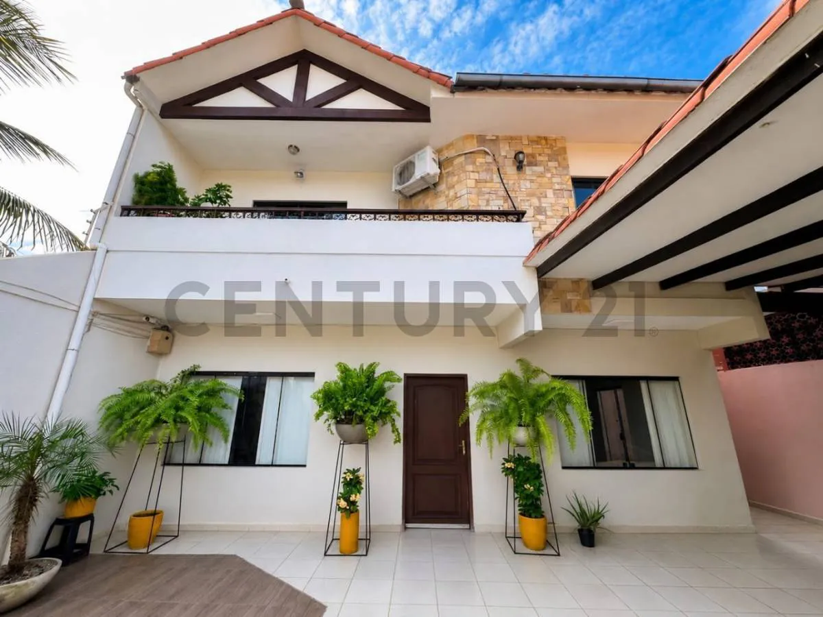 Foto 2 de Casa en Venta de 4 Dormitoiros Av. Paragua 3er Anillo