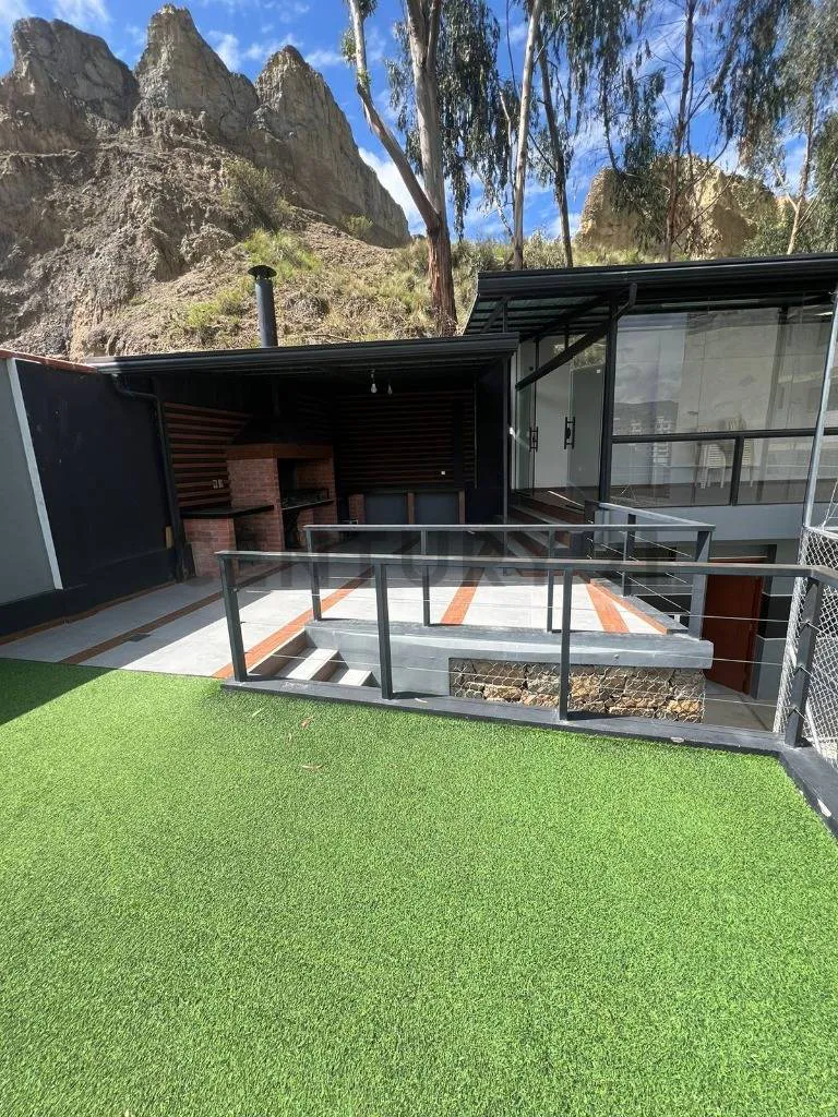 Foto 1 de Exclusivo Espacio para Eventos con Cancha y Área de Parrillero