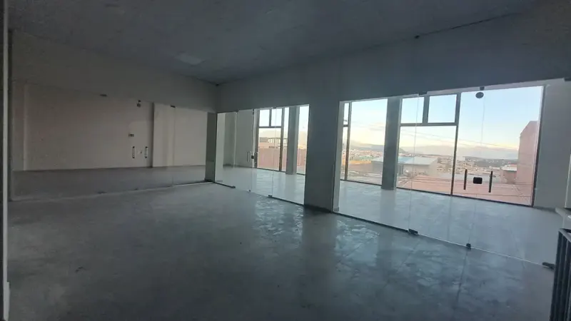 Foto 19 de Local comercial en alquiler en Kinti Mall