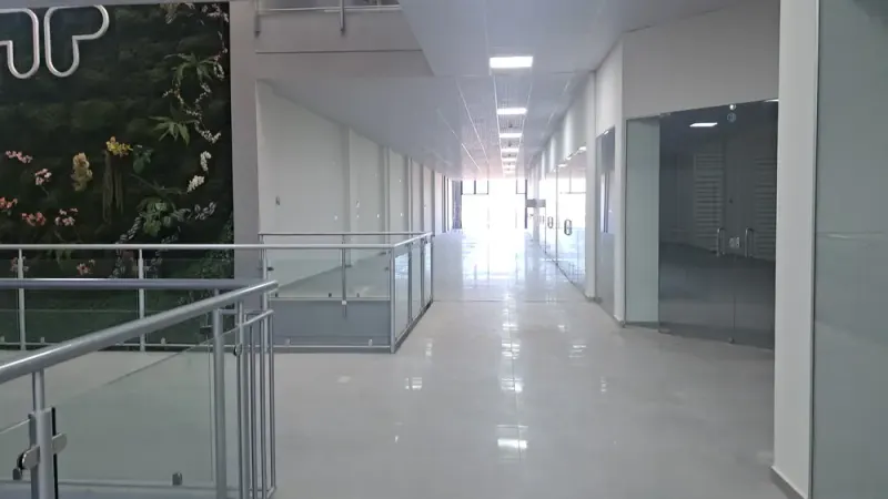 Foto 6 de Local comercial en alquiler en Kinti Mall