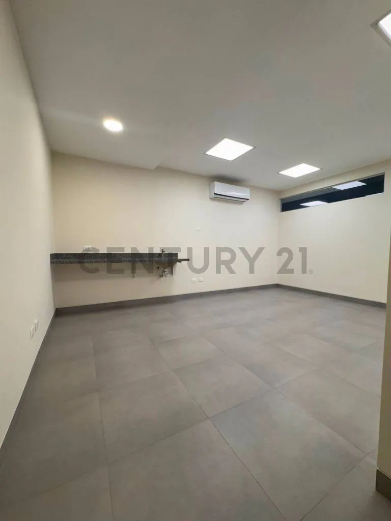 Foto 5 de Consultorio a estrenar en alquiler en Epic plaza en Equipetrol