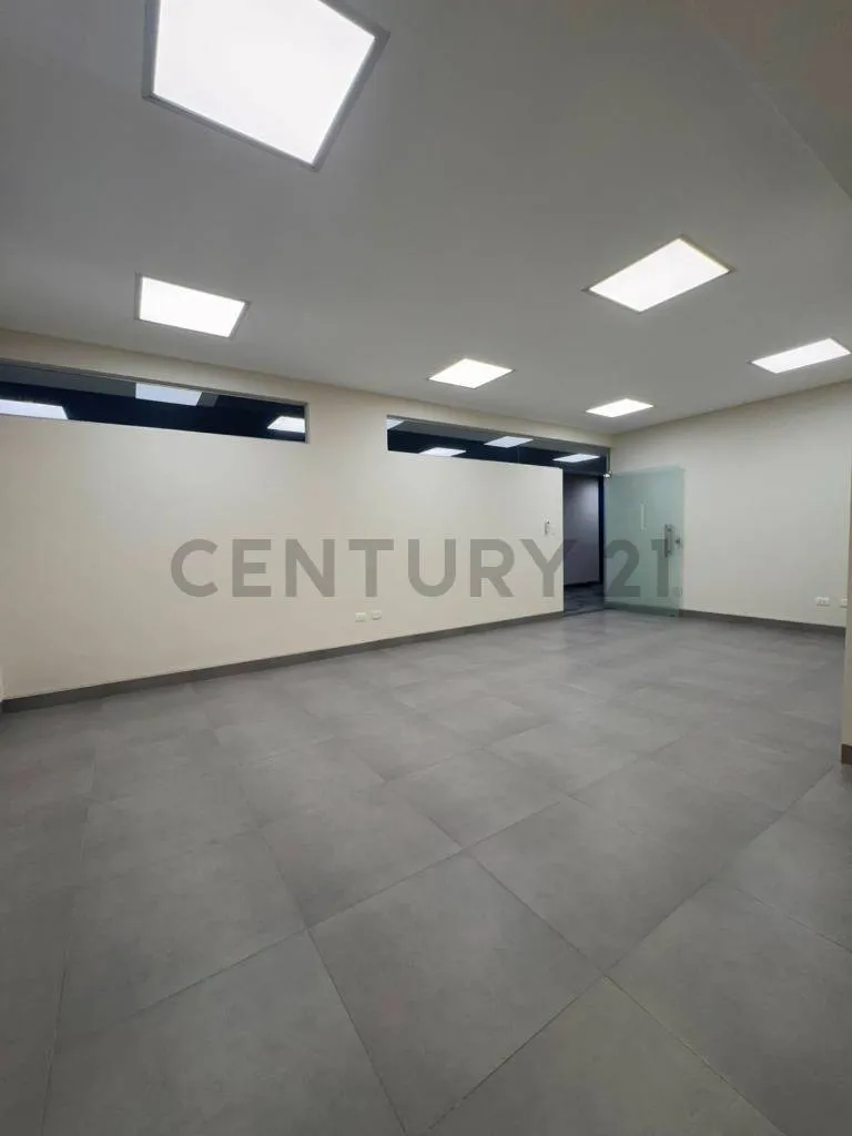 Foto 6 de Consultorio a estrenar en alquiler en Epic plaza en Equipetrol