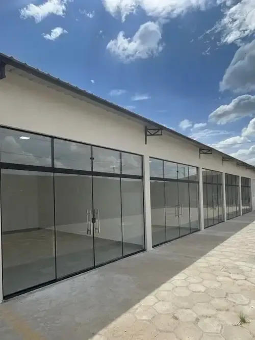 Foto 4 de Locales Comerciales en Alquiler | Av. Banzer Km 8½ Desde 50 Metros