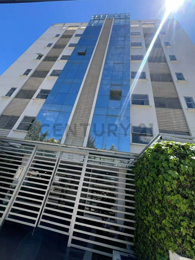 Foto 1 de Amplio Departamento en Venta en Av. Costanera, Calacoto