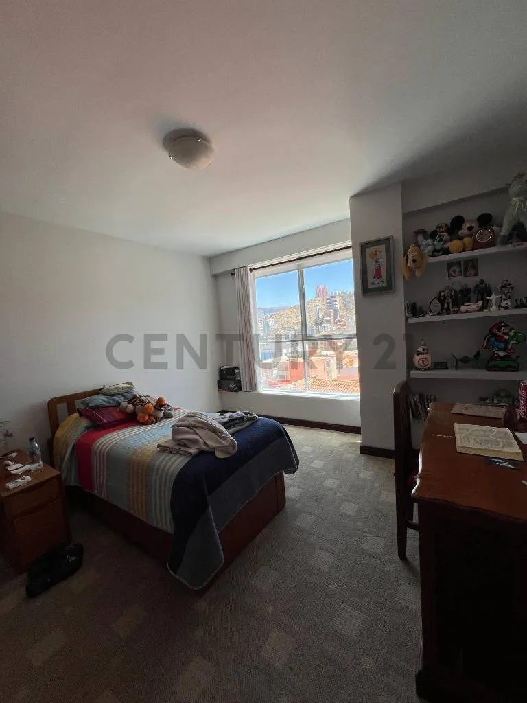 Foto 14 de Amplio Departamento en Venta en Av. Costanera, Calacoto
