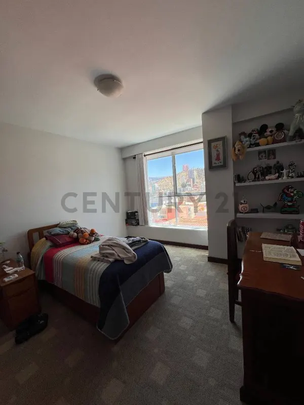 Foto 14 de Amplio Departamento en Venta en Av. Costanera, Calacoto