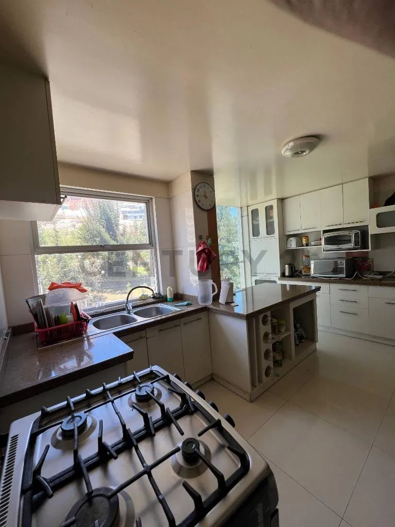 Foto 5 de Amplio Departamento en Venta en Av. Costanera, Calacoto