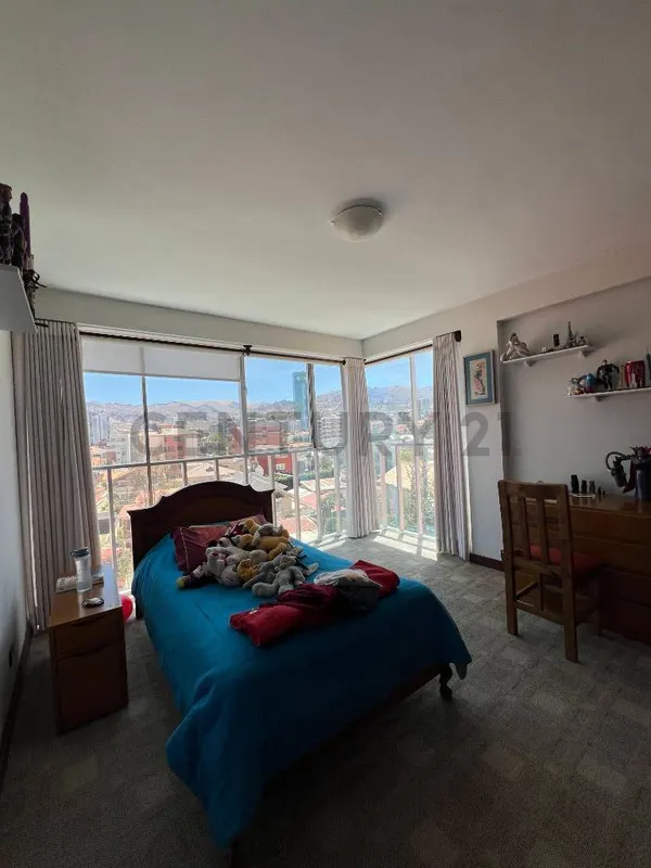 Foto 16 de Amplio Departamento en Venta en Av. Costanera, Calacoto