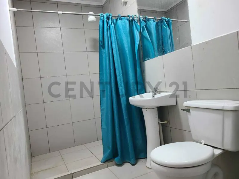 Foto 8 de Galpón con Vivienda y Tienda Comercial en Alquiler