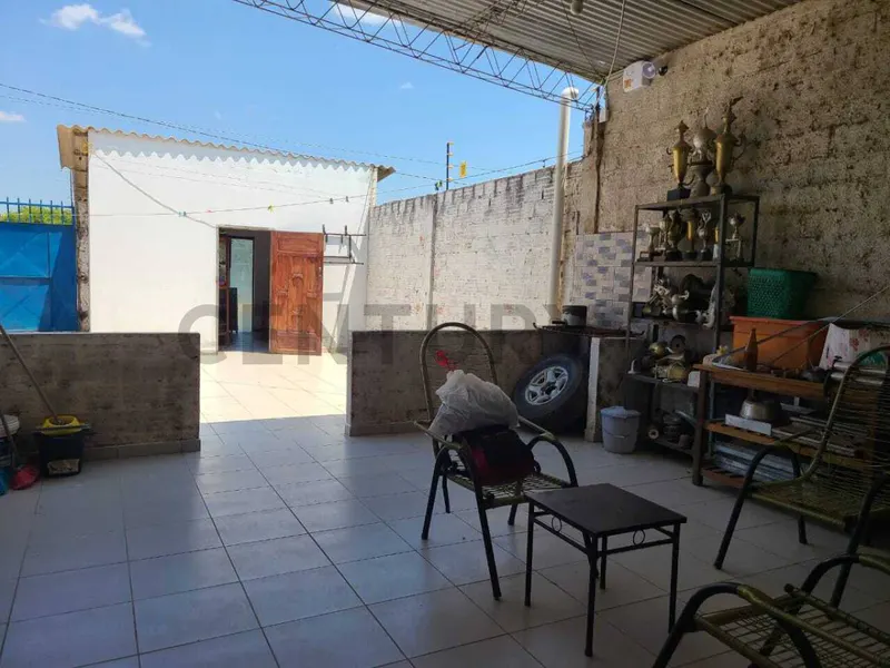 Foto 6 de Galpón con Vivienda y Tienda Comercial en Alquiler