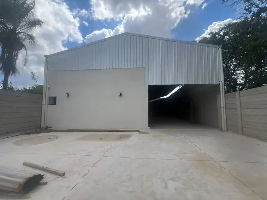 Foto 3 de Galpón comercial con ubicación estratégica en Cotoca EN ALQUILER