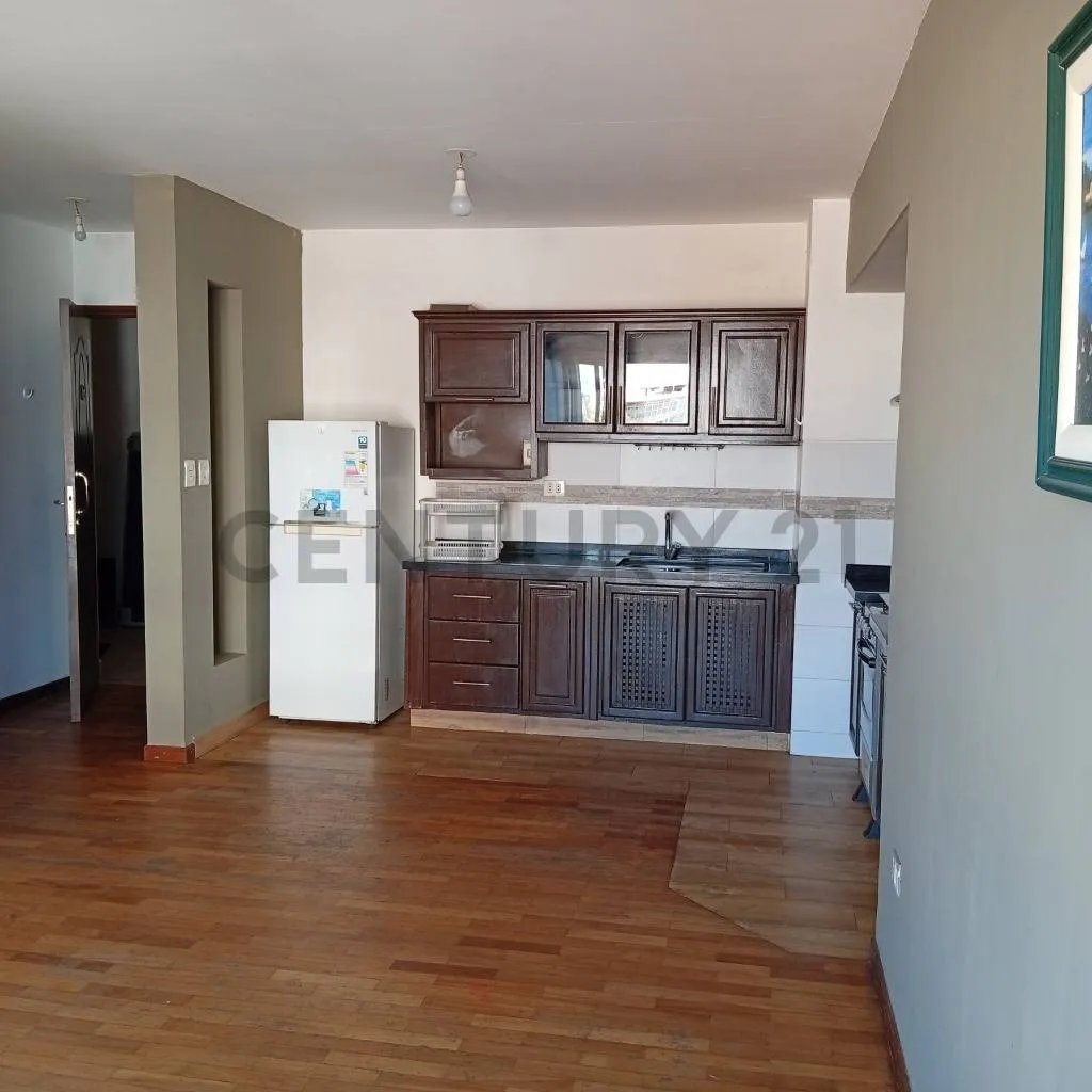 Foto 1 de Departamento en Venta a Una Cuadra de La Plaza Colon