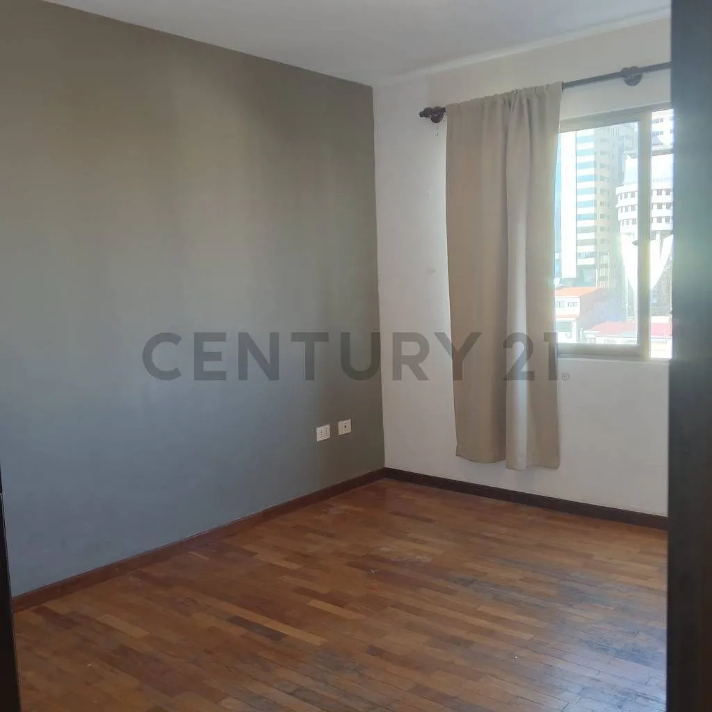 Foto 5 de Departamento en Venta a Una Cuadra de La Plaza Colon