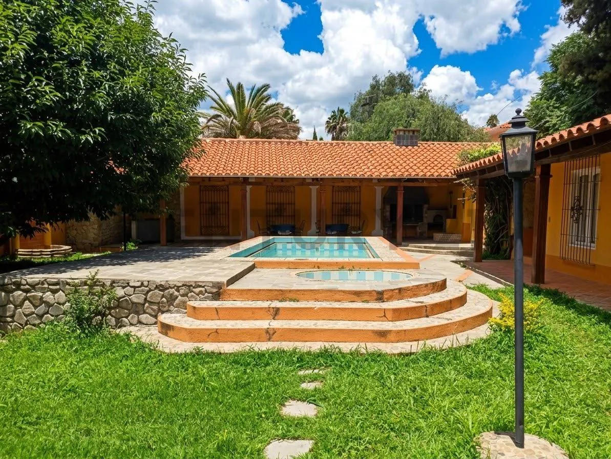 Foto 3 de ¡En Venta Hermosa Casa Urbanización Los Álamos, Tarija!