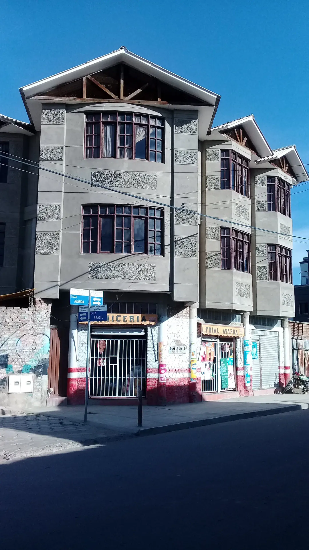 Foto 1 de En Venta Casa Zona Comercial $250.000 Dueño vende hermosa casa en Quillacollo . Ref cel 60356517 - 79765098 • superficie