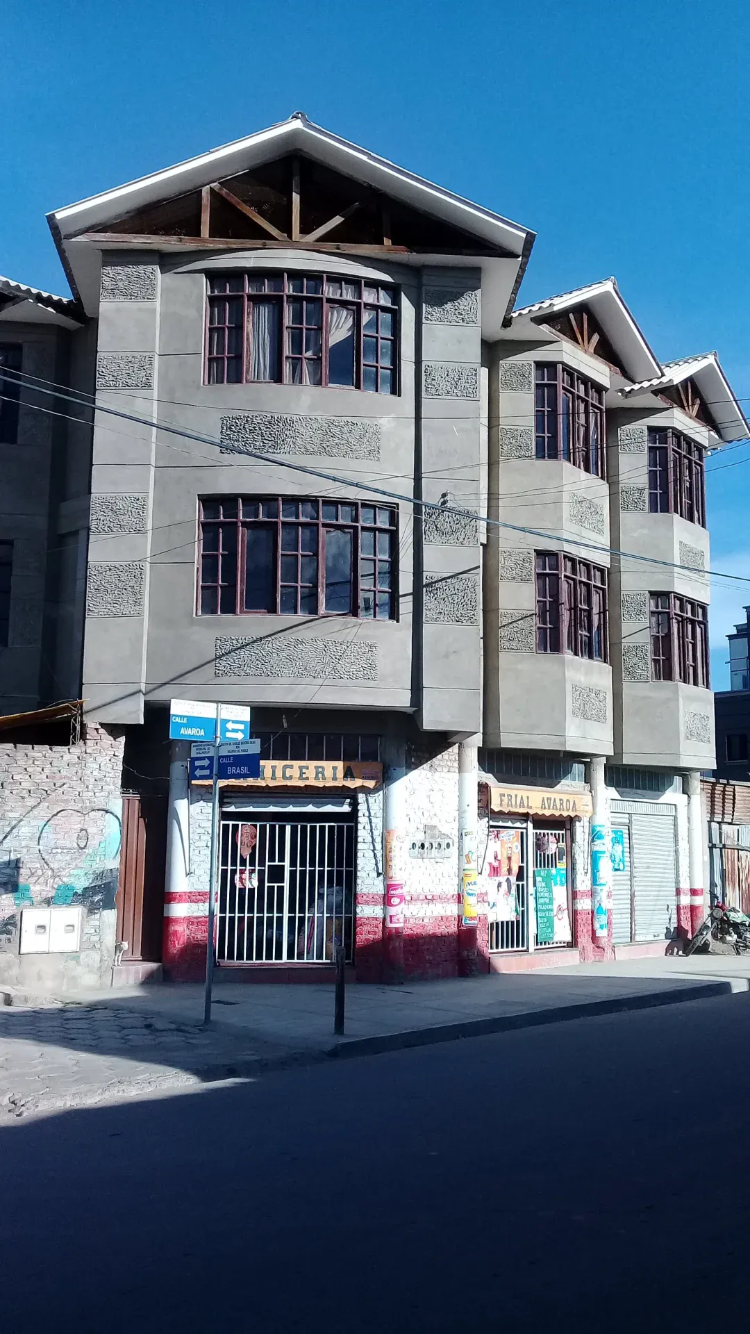 Foto 2 de En Venta Casa Zona Comercial $250.000 Dueño vende hermosa casa en Quillacollo . Ref cel 60356517 - 79765098 • superficie