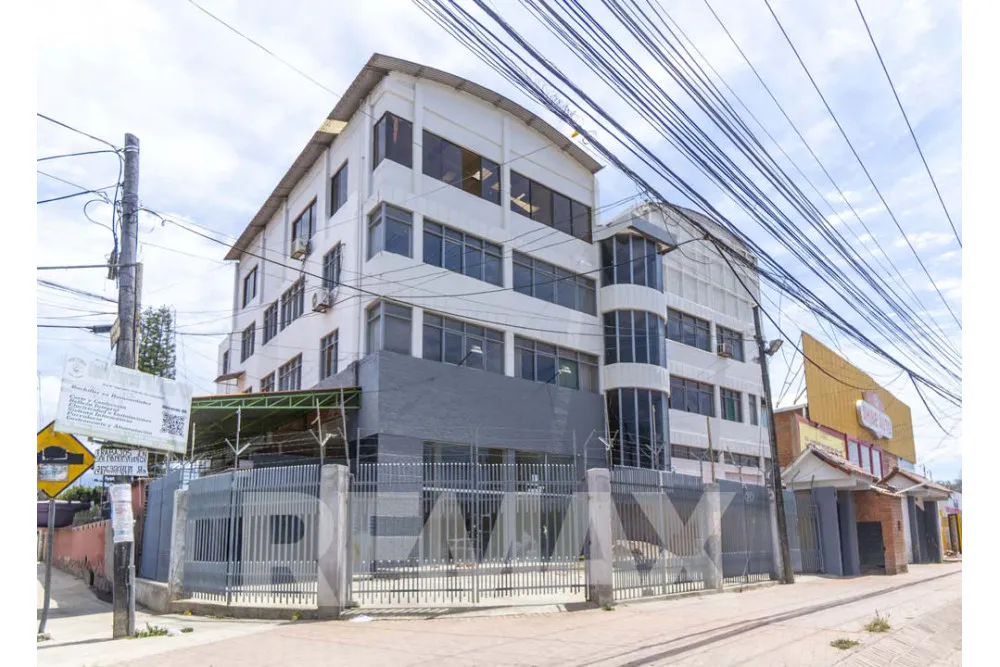 Foto 1 de Edificio Comercial en Alquiler Sobre La Blanco Galindo Km 11½